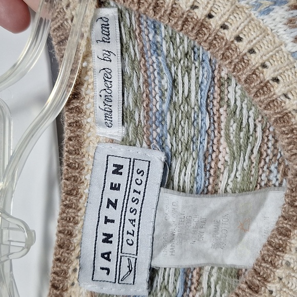 Vintage hand embroidered sweater vest size small by Jantzen classics - Picture 3 of 9